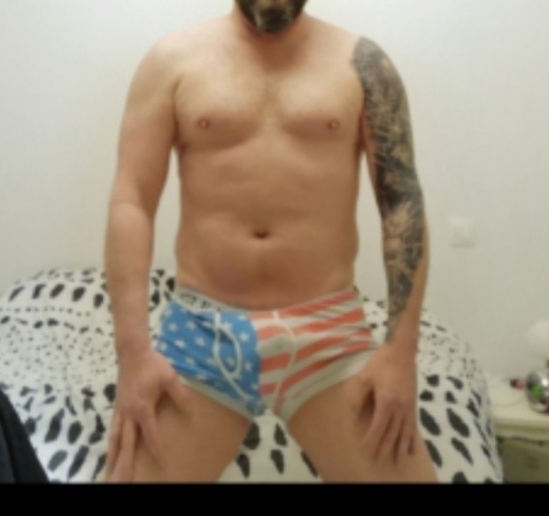 Azouz - Bars gay à Zwillikon Profil de Azouz, 26 ans, Bars gay à Zwillikon (Zurich)