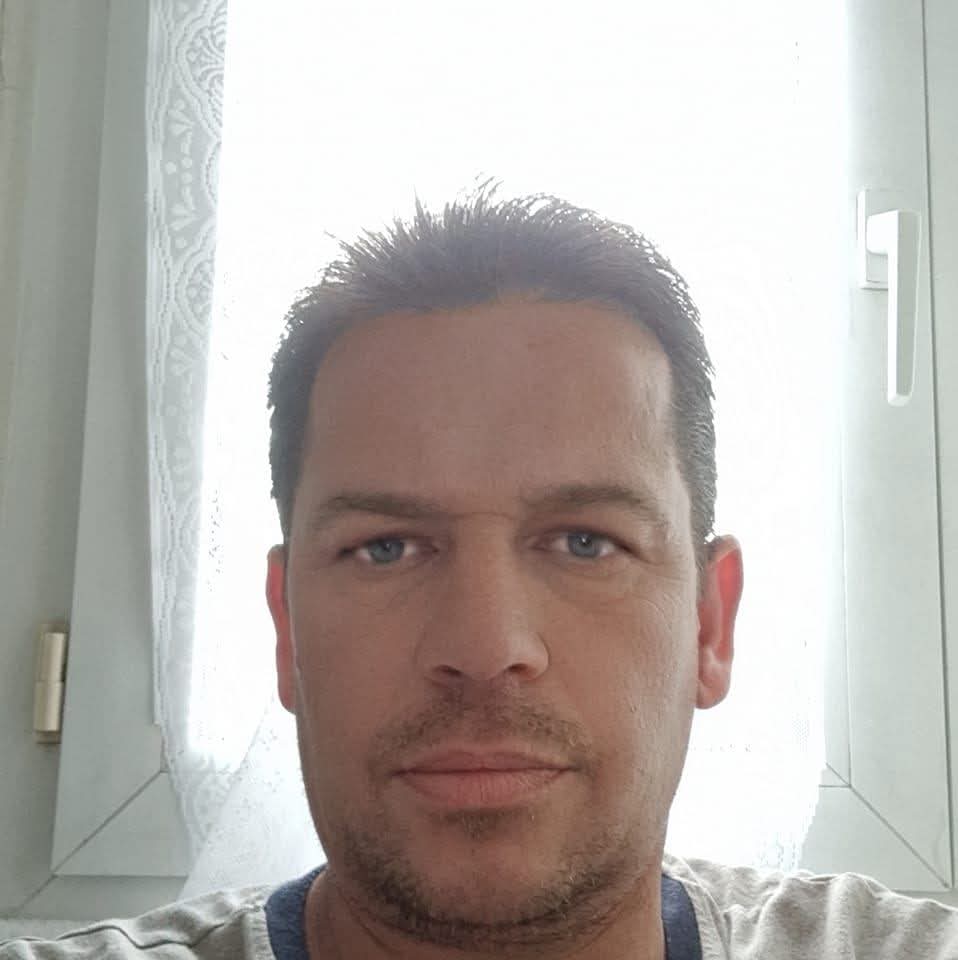 Vincent - Bars gay à Zwischenflüh Profil de Vincent, 27 ans, Bars gay à Zwischenflüh (Berne)