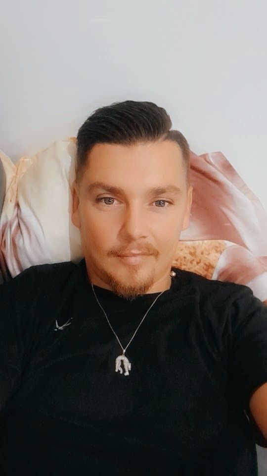 Ferdinando - Bars gay à Zwischenflüh Profil de Ferdinando, 36 ans, Bars gay à Zwischenflüh (Berne)